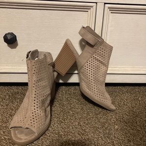 Time and Tru Women's Peep Toe Boot Size 8 Color Sand